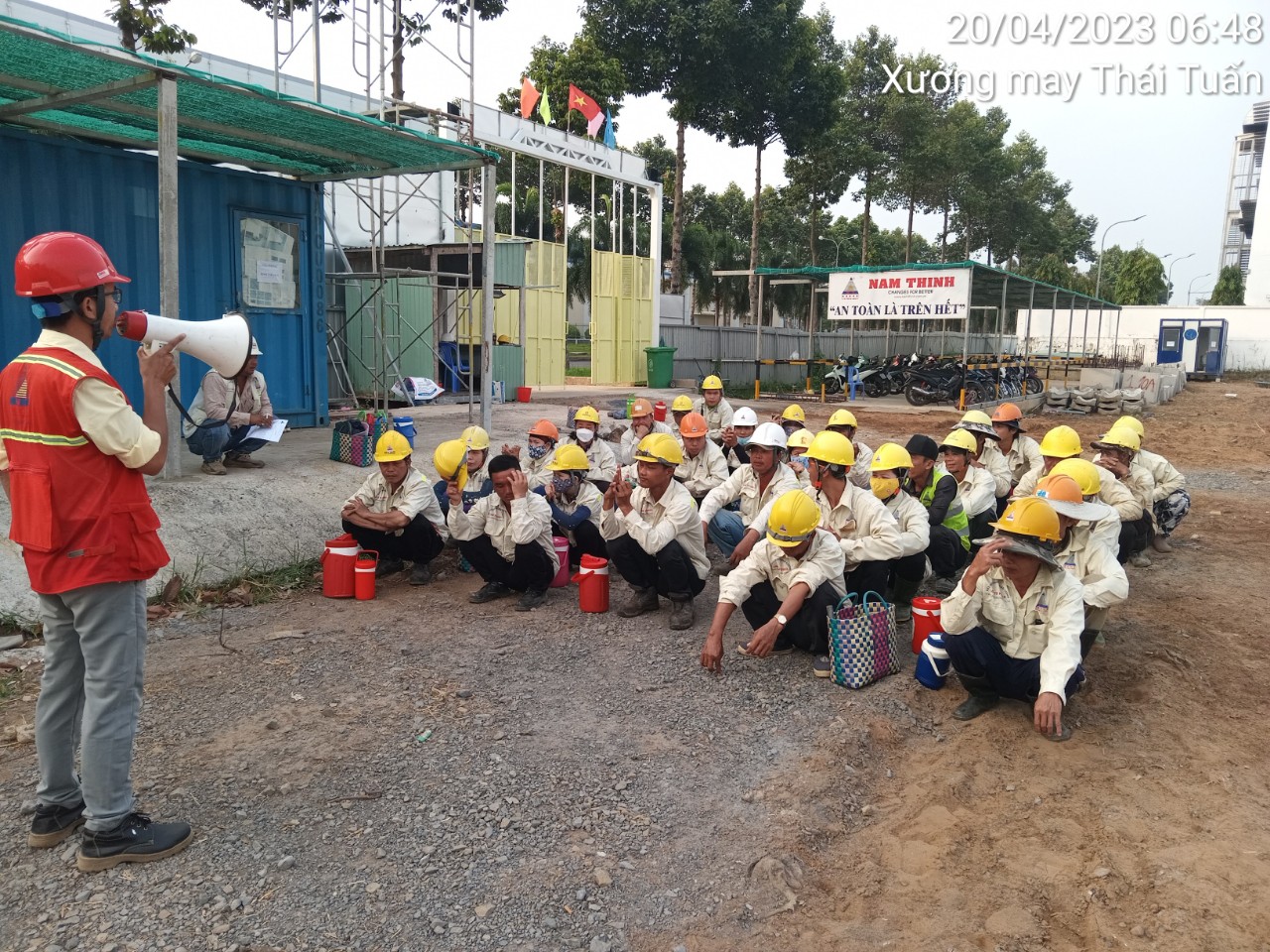 NHÀ MÁY MAY CÔNG NGHỆ CAO THÁI TUẤN